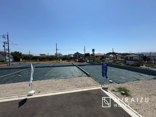【外観】 | 運転が不安な方も安心な前面道路、きちんと幅員のある道路は女性にも安心です。整備されている道路は気持ちも良いですね♪