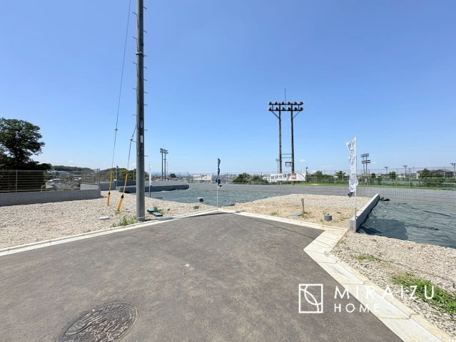 【前面道路含む現地写真】 | 運転が不安な方も安心な前面道路、きちんと幅員のある道路は女性にも安心です。整備されている道路は気持ちも良いですね♪