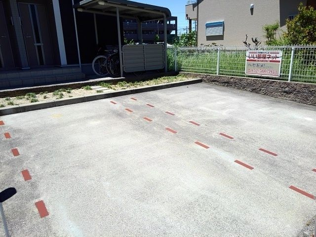 Ｂｌｕｅ　Ｒｏｓｅの駐車場