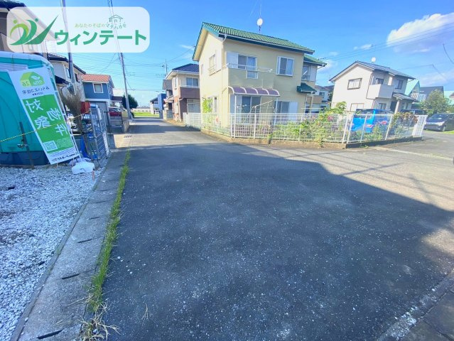 下妻市加養第1　新築戸建の前面道路含む現地写真|前面道路は交通量が少なく子供の通学にも安心の道路です♪ぜひ現地でご体感ください！
