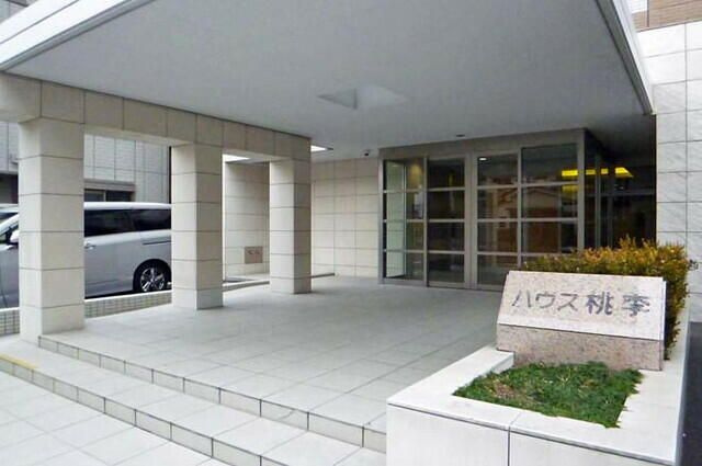 ハウス桃李のエントランス