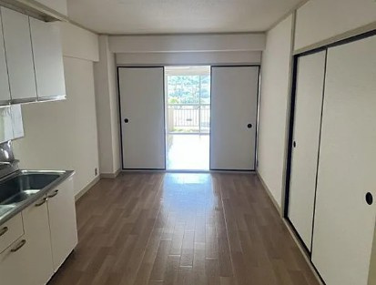 青梅市河辺町６丁目の賃貸マンションの居間・リビング