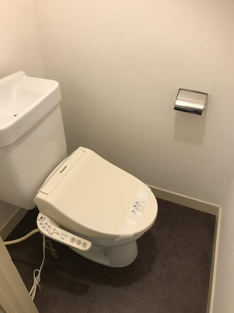 青梅市河辺町６丁目の賃貸マンションのトイレ