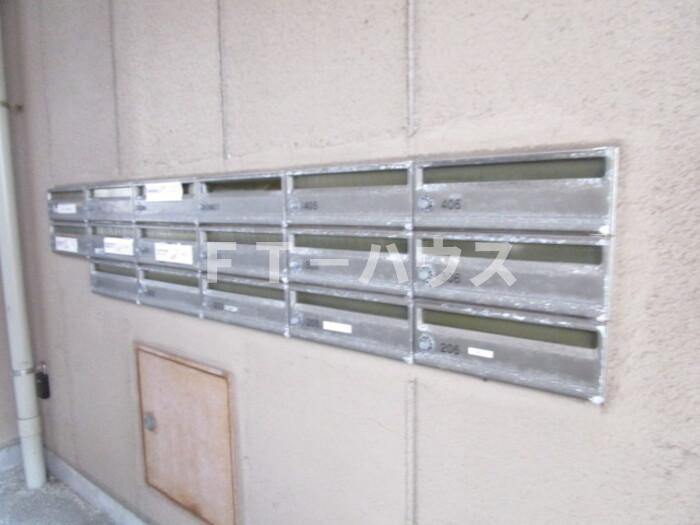 メゾンフローラ市川のその他共用部分|ダイヤルロック式集合ポスト