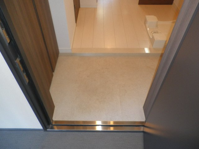 クレヴィスタ浅草の玄関