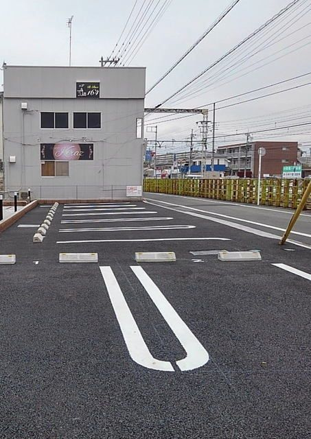 昭島市朝日町１丁目のアパートの駐車場