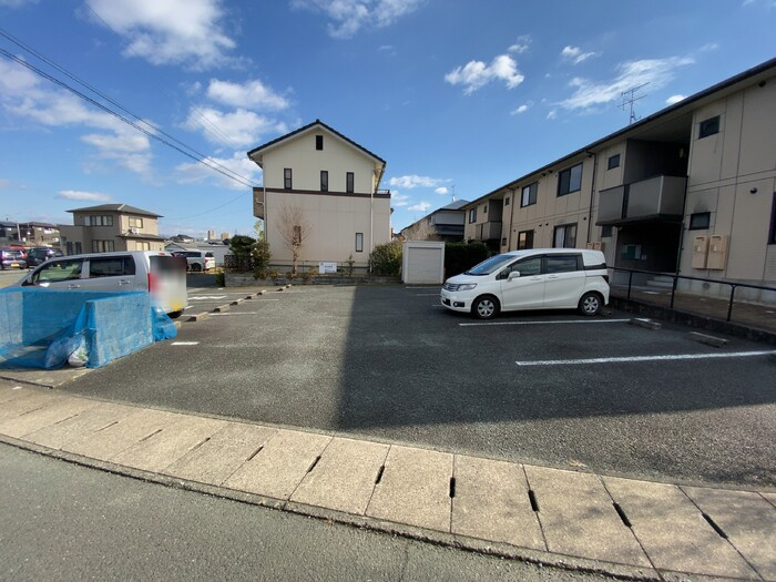 ハミングバードＫの駐車場