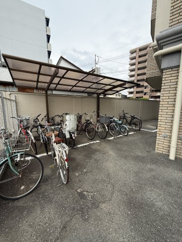 オリエントハイツ小戸の駐輪場