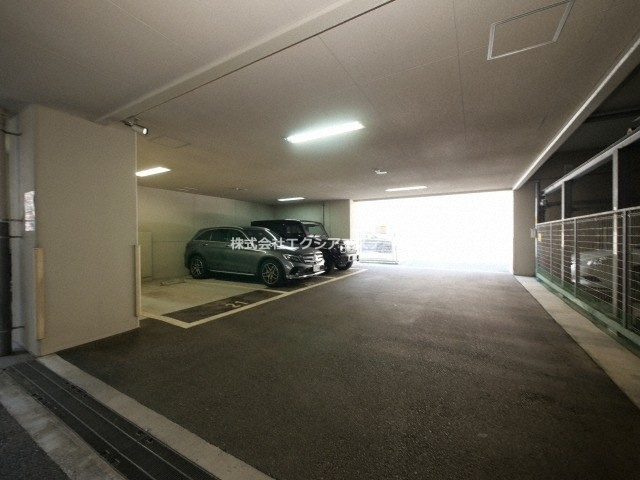 サージュ天王寺の駐車場