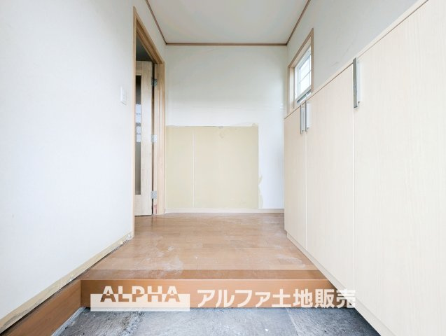 中古戸建て　昭島市拝島町4丁目の玄関|【Welcome Space】
◆玄関◆帰宅時にほっとできる、穏やかな空気感の玄関。整った空間が日々の切り替えを自然にサポートし、来客時にも好印象を与えます。