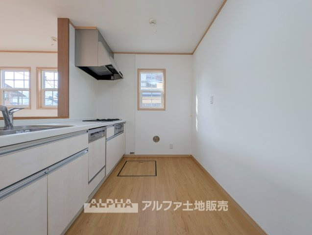 中古戸建て　昭島市拝島町4丁目のキッチン|【Daily Comfort】
◆毎日を整える空間◆使いやすさに配慮されたキッチンは、料理をする時間まで楽しく感じられる場所。暮らしのリズムに自然と馴染み、心地よい日常を演出します。
