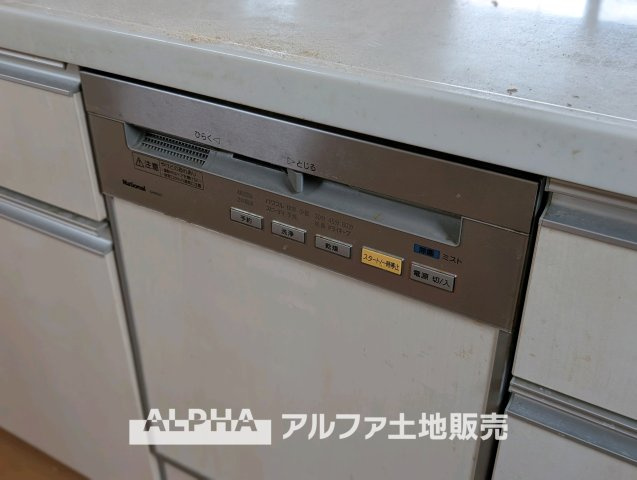 中古戸建て　昭島市拝島町4丁目のキッチン|【Food washing machine】
◆食洗機◆お子様の面倒を見れる時間が増え時短になります。加えて手荒れも防げてしかも節水が高い為、大変人気があり重宝します。