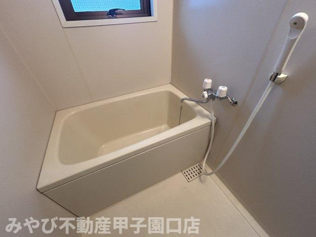 メイプルコート若草の浴室