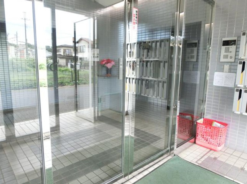 日野市東豊田４丁目の賃貸マンションのエントランス