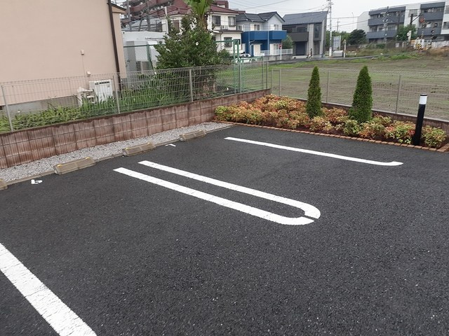 フレグランスの駐車場