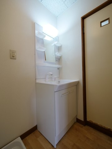 コーポラス小西Ｂ棟の独立洗面台|※写真は別の部屋のものです。