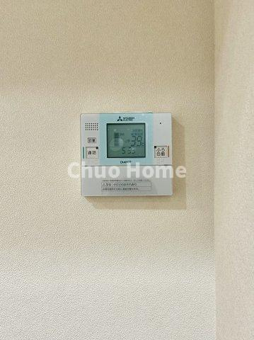 マンション第2木場の発電・温水設備|【給湯リモコン】外での一日を忘れさせてくれるオートバス機能でお好みの湯量・温度に調整された浴槽。