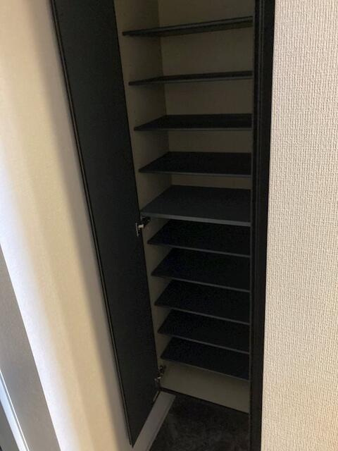 ガーネットロワの玄関