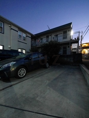 エスポワール白幡の駐車場