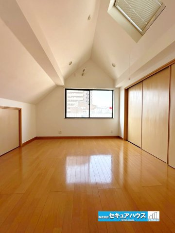 【中古戸建】名古屋市南区曽池町1丁目の洋室|【３F洋室7.7帖】
◆クロス張替済み
◆ハウスクリーニング済み　　　　　　　　　　　　　　　　　　　　　　　　　　　　　　　　　　　　　　　　　　　　　　　　　　　　　　　　　　　　　　　　　　　　