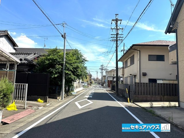 【中古戸建】名古屋市南区曽池町1丁目の前面道路含む現地写真|事前予約にて現地ご見学いただけます！お気軽にお問い合わせください♪
■株式会社　セキュアハウス■
住宅ローンに強く、知識、経験豊富なスタッフ在籍
お客様に寄り添い、ご成約後もサポート致します。　　　　