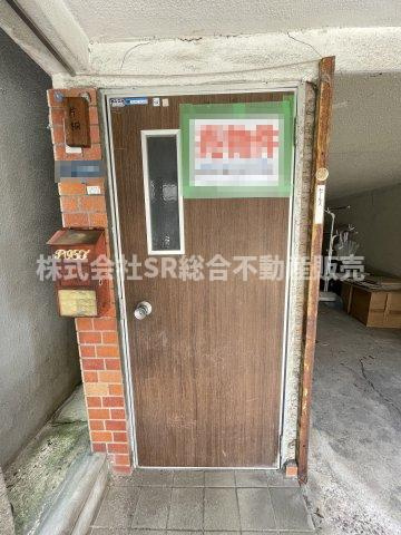 六万寺町3丁目中古戸建の玄関|物件価格がお求めやすく、収益物件としても適しています◎