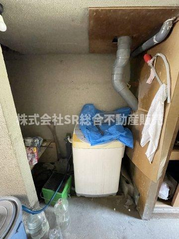六万寺町3丁目中古戸建のランドリースペース|ビルトインガレージ内に洗濯機置場もございます！