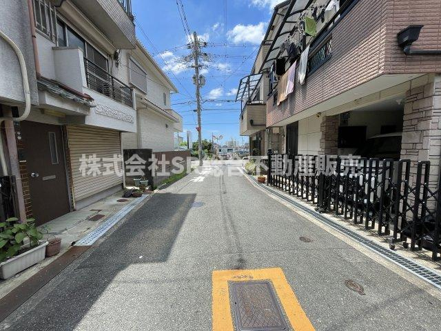 六万寺町3丁目中古戸建の前面道路含む現地写真|リフォームや住宅ローン・東大阪市の不動産の事なら弊社にお任せ下さいませ！
各地域の特徴・グルメ・裏道やその他、細かい情報等も熟知した
東大阪市出身のスタッフが新生活を送るお客様をサポート致します！