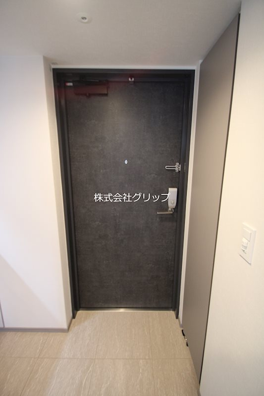 横浜市中区山下町の賃貸マンションの玄関