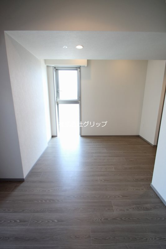 横浜市中区山下町の賃貸マンションの居間・リビング