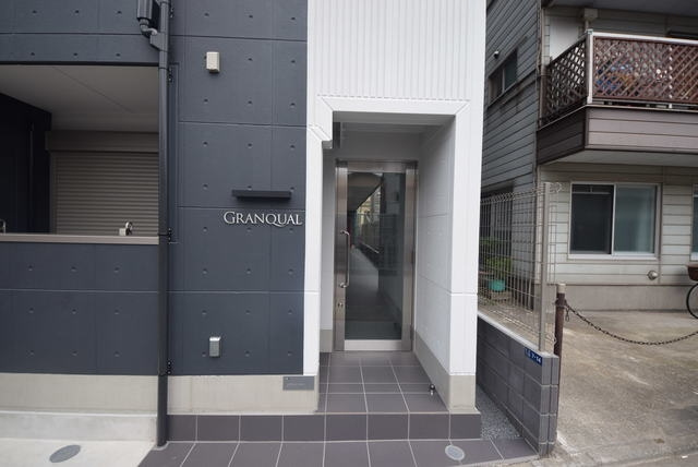 グランクオール京成立石のエントランス