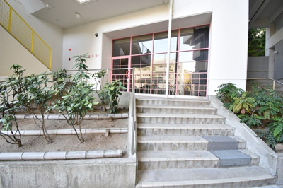 【エントランス】 | 千里山ロイヤルマンション2番街D棟 | エイブルにて取扱い可能な住宅ローンは、全部で10種類以上！お客様にピッタリの住宅ローンを当社のFPよりご案内させて頂きます。住宅ローンのご相談だけでも、お気軽にご相談下さいませ。