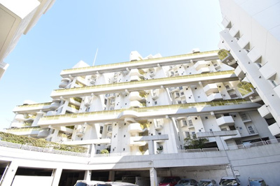 【外観】 | 千里山ロイヤルマンション2番街D棟 | 弊社のファイナンシャルプランナーより、将来に向けた資金計画・住宅ローンの無料相談が皆様に大変ご好評頂いております！物件ご購入の前に、まずはお気軽にご相談くださいませ。