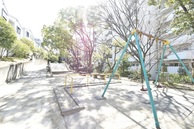 【周辺】 | 千里山ロイヤルマンション2番街D棟 | 現在ご返済中のカーローン・カードローン・教育ローンなどを住宅ローンに一本化したり、家具家電購入費用・引越し費用を住宅ローンと組み合わせるなど、お客さまにメリットの多い住宅ローンのご提案が可能です。