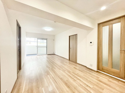 【居間・リビング】 | 千里山ロイヤルマンション2番街D棟 | エイブル売買事業部では、箕面市・豊中市・吹田市・池田市・茨木市・高槻市の北摂エリア全域で、物件のご紹介を致しております。北摂エリアにて購入物件をお探しの際は、当社までお問合せ下さいませ。