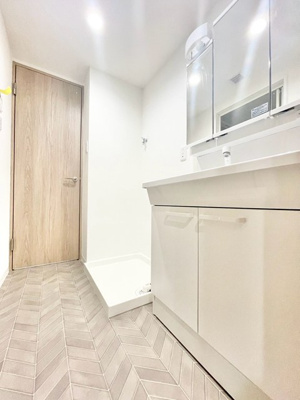 【洗面所】 | 千里山ロイヤルマンション2番街D棟 | 弊社のファイナンシャルプランナーより、将来に向けた資金計画・住宅ローンの無料相談が皆様に大変ご好評頂いております！物件ご購入の前に、まずはお気軽にご相談くださいませ。