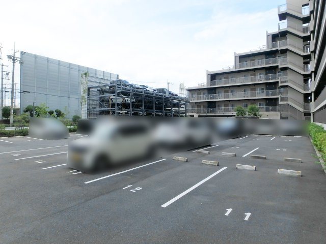 ジオ武庫川の駐車場