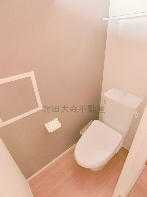 プライムスクエア池上のトイレ|棚と温水洗浄便座付きのトイレ