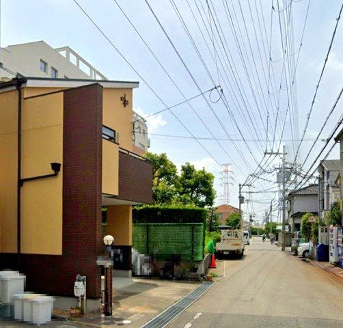 西野6丁目の前面道路含む現地写真|駐車も楽々　前面5.3ｍ道路に面した住まい