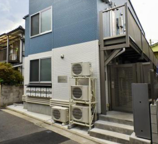 北区岩淵町のアパートのエントランス