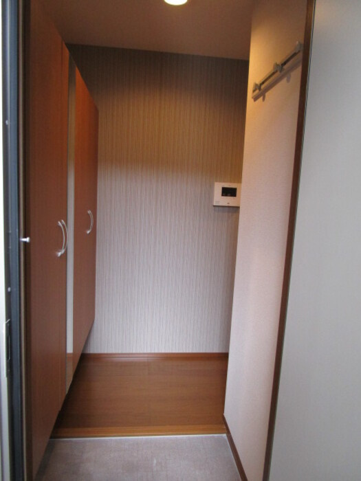 川崎市多摩区長尾５丁目のアパートの玄関