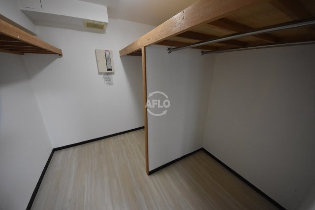 ADW Residence 谷町四丁目の収納|アプリコ　ウォークインクローゼット