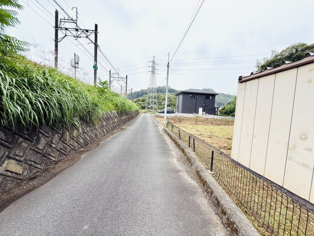 比企郡小川町木部9-1,10-1 土地114坪の前面道路含む現地写真