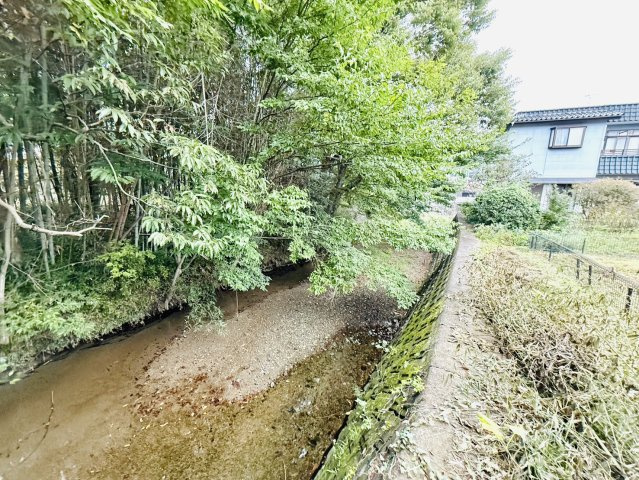 比企郡小川町木部9-1,10-1 土地114坪の周辺|隣接する兜川