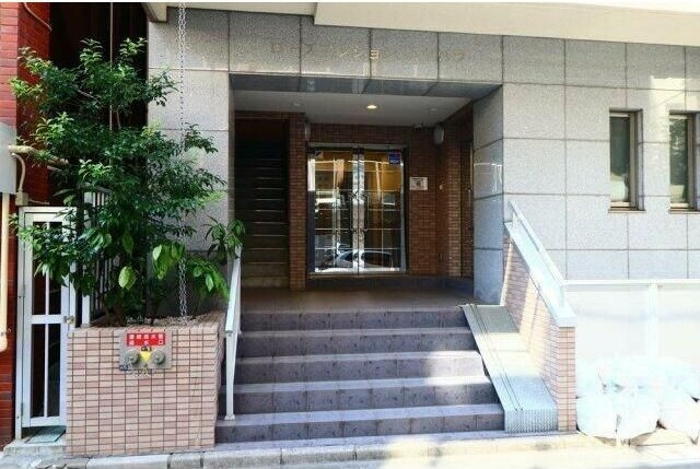 ローズマンションミヤハラのエントランス