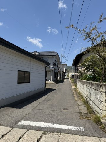 南陽市宮内の前面道路含む現地写真