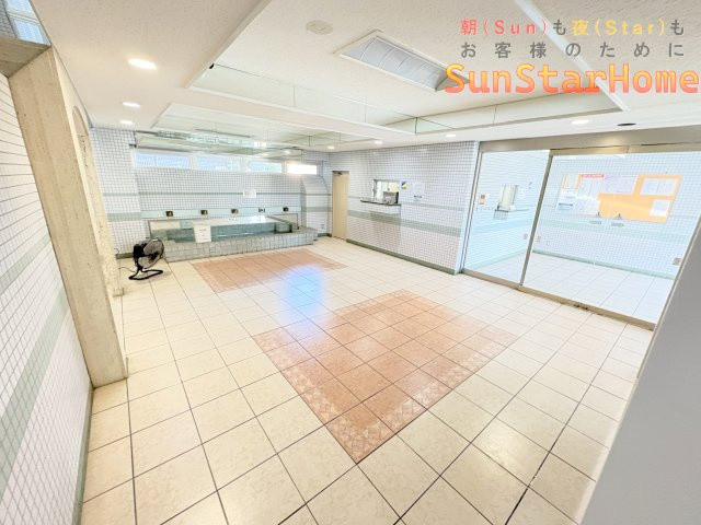 【サンスターホーム】ネオハイツ羽村駅前　角部屋のエントランス