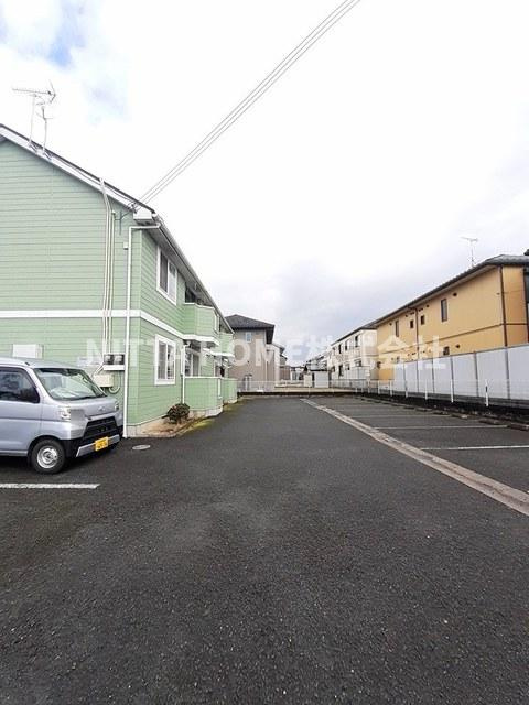 フロレスタⅢの駐車場|敷地内に駐車場も完備★
