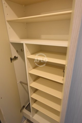 T・mission IN CRYSTAL OSAKAの収納|T・mission IN CRYSTAL OSAKA　シューズボックス