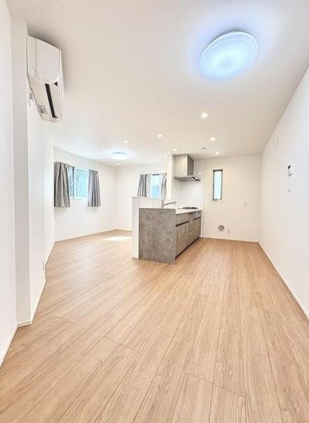 栄生２丁目戸建の居間・リビング